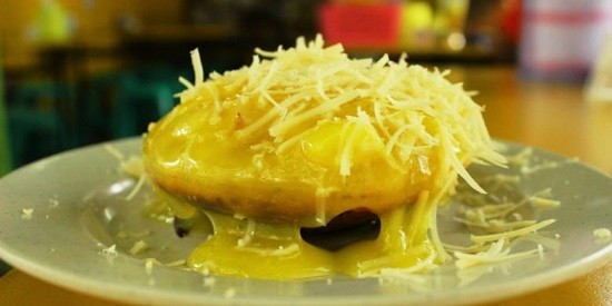 Jajanan Indonesia yang Paling Terkenal